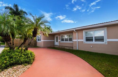 Dania Beach House | Deluxe 5BR Home in Dania Beach near Beach, Casino, Heated Pool