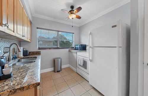Virginia Park Apartment | Designed 1BR with Garden in Tampa Virginia Park