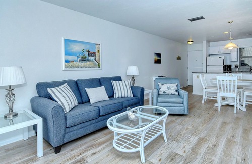 Siesta Key Condo | Discounted rates for gorgeous one bdrm directly across from beach, near village!