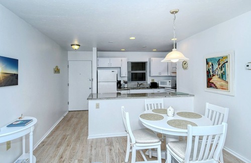 Siesta Key Condo | Discounted rates for gorgeous one bdrm directly across from beach, near village!