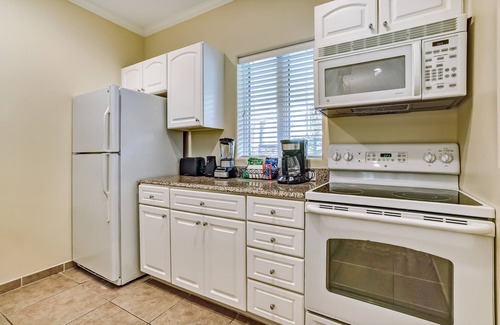 Fernandina Beach Condo | Dog-Friendly Home in the Tennis Villas w/Free WiFi, Shared Pool, Central AC