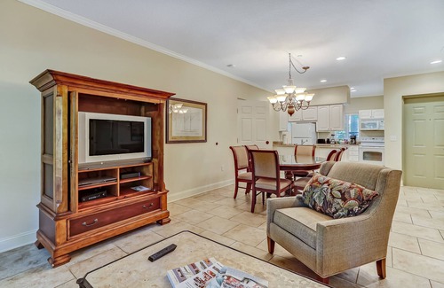 Fernandina Beach Condo | Dog-Friendly Home in the Tennis Villas w/Free WiFi, Shared Pool, Central AC
