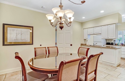 Fernandina Beach Condo | Dog-Friendly Home in the Tennis Villas w/Free WiFi, Shared Pool, Central AC