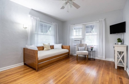 Lake Eola Heights Apartment | Downtown Orlando| Lake Eola | Free Parking