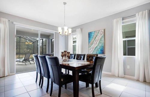 Loughman House | Dream Vacation Home with Pool and Spa next to Disney!
