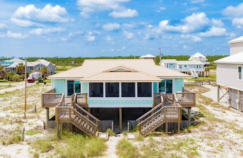 Fort Morgan House | Driftwood Inn-Beachfront Favorite, Pet-Friendly