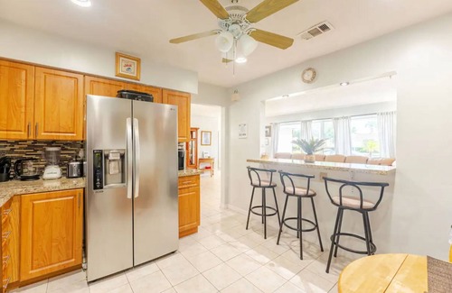 Hollywood Hills House | Dual Masters - Screened Pool - Media Game Room - 1GB Internet - Beach 6 Miles