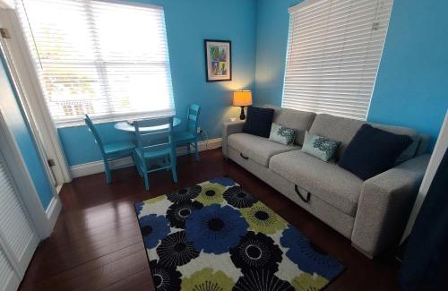 Downtown Apartment | Duval Street Suite overlooking Duval w parking and pool