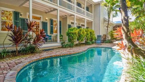 Bahama Village House | Easy Livin by AvantStay Key West Home w Pool BBQ Week Long Stays Only