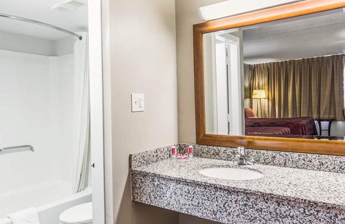 Tallahassee Hotel | Econo Lodge North