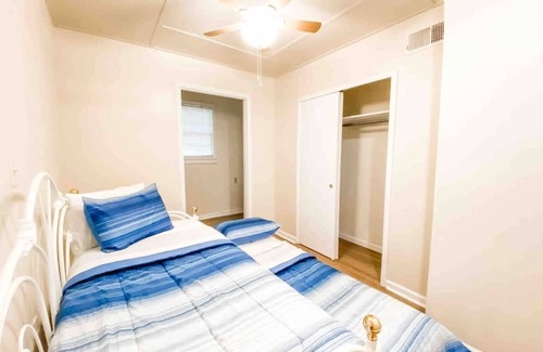 Griffin Heights House | Economic Private Bedroom - Trundle Bed