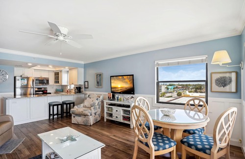 North Redington Beach Condo | Emerald Isle 401 Beautiful Updates! Beach Front|Amazing view from Balcony!