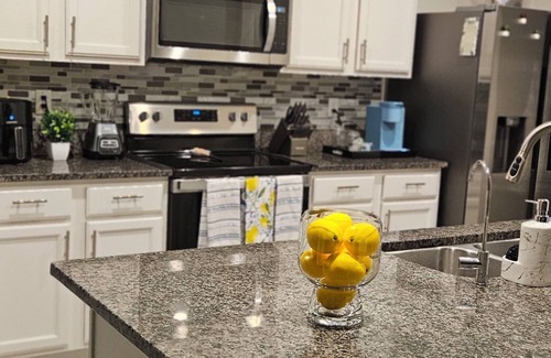 Lakeland House | Enjoy a family house close to themes parks and large convenience Stores and Mall