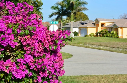 Pelican House | Excellent furnished vacation home on waterfront with boat dock and lovely yard