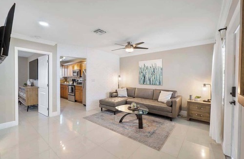 Lake Ridge House | Family Compound🏠Tiki Hut/Close to Beach👙King Beds🛏️No Pet Fee ❤️