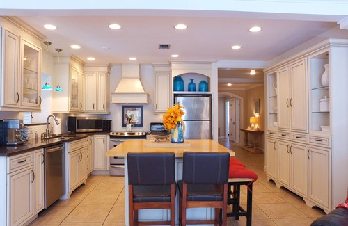 Fort Pierce House | Family-Friendly 4BR Beach Retreat with Pool & Putting Green – Walk to Beach