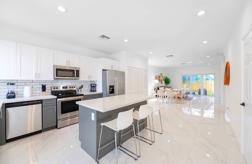 Allapattah House | Family Townhouse + Free Parking
