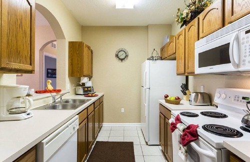 West Kissimmee Apartment | Fantastic Condo - Overlooking Pool -Just 2 miles from Disney