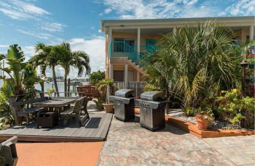 Bay Esplanade House | Five Palms Suite 202 - Daily - Weekly - Monthly