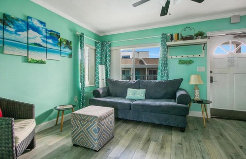 Bay Esplanade House | Five Palms Suite 202 - Daily - Weekly - Monthly