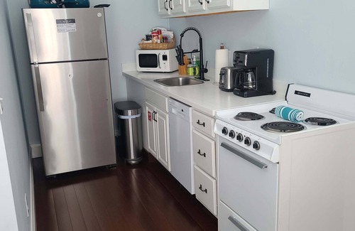 Downtown Apartment | Four Suites on Duval Street w free parking and heated pool