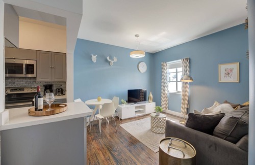 South Beach Apartment | Fully Renovated 1 Br In The Heart Of South Beach. One Block From Beach