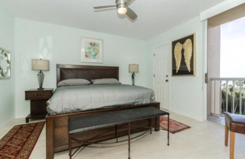 Park Shore Apartment | Furnished Condo Close to beach