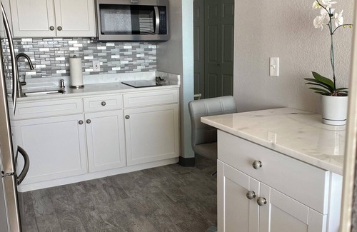 Lenox Park Condo | Gorgeous Direct Ocean View Studio Condo right on the beach
