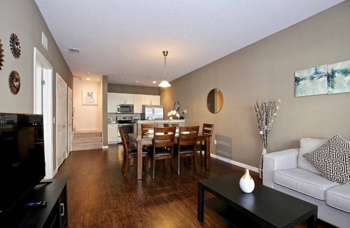 West Kissimmee House | Great townhouse in gated community, sleeps 6. 10 min to Disney!