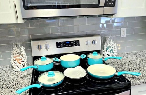 St. Petersburg - Clearwater House | Group fun! w/Large Hot Tub near St Pete & Beaches