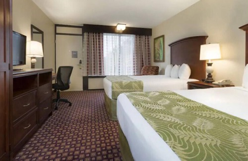 Florida Central Atlantic Coast Hotel | Group Theme Park Adventure! 3 Spacious Units, Near Sleuths Dinner Show, Restaurant, Pool