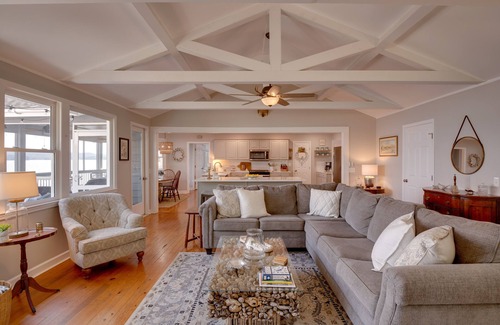 Groveoak House | Guntersville Lake Access: Scottsboro Home
