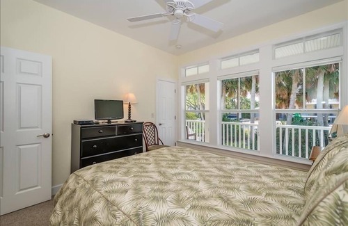 Golden Beach House | H-231 Wheeler by RedAwning