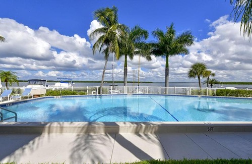 Whitney Beach Apartment | Harbor Villa Club 305