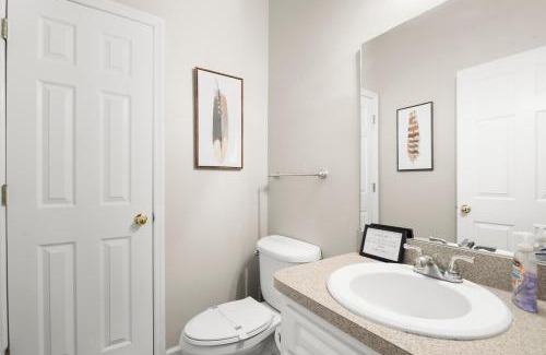 Hyde Park House | Heart of Tampa Hyde Park 4 Bedroom House - Located Near Hyde Park Village, SoHo and Local Beach - Spacious and Comfortable Stay in Perfect Location - Great for Families and Groups Visiting Tampa Near Airport!