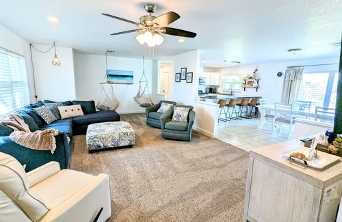 Bellevue Terrace House | Heated pool & hottub, hanging swings, lanai, beach supplies - this is Sea la Vie