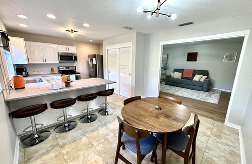Oakford Park House | Heated & Screened Pool House in Midtown Tampa