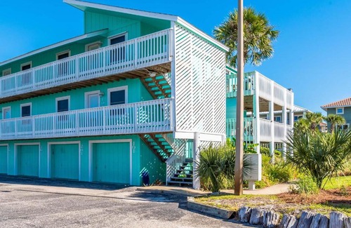 Villa Sabine House | Holiday homes in Pensacola Beach, FL, USA