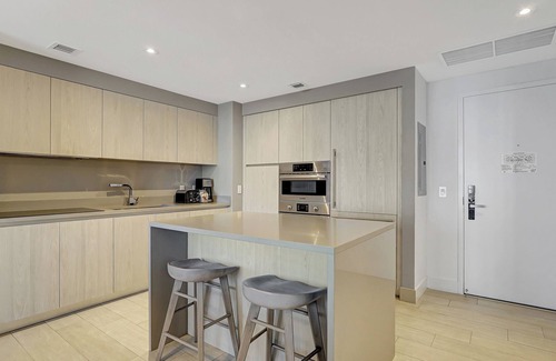 Hallandale Beach Condo | Hollywood Haven: Sophisticated Living by the Sea