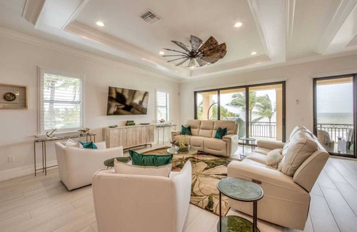 Mid Island House | House ∙ 10 bedrooms ∙ 26 guests