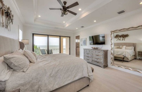 Mid Island House | House ∙ 10 bedrooms ∙ 26 guests