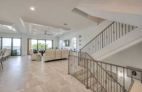 Mid Island House | House ∙ 10 bedrooms ∙ 26 guests