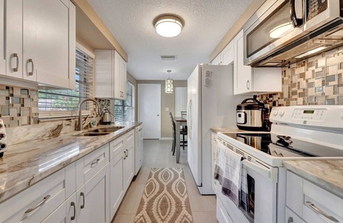 Tarpon Springs House | House ∙ 2 bedrooms ∙ 5 guests