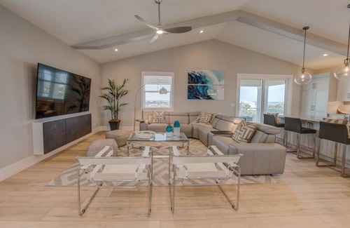 Marineland Acres House | House ∙ 5 bedrooms ∙ 12 guests
