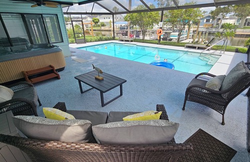 Bay Crest Park House | House in Tampa fl , 3-bedroom , 2 bathroom , pool