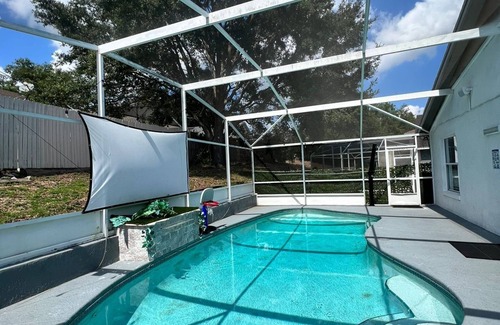 Lindfields House | House w/pool. 5 min H2O water park. 8 min Disney World 30 min universal Studios