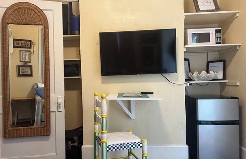 Downtown Apartment | Ice hockey & Baseball fans we have a place for you!