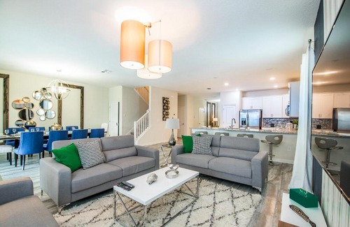 Davenport House | INCREDIBLE HOME Private Pool & Spa Game Room