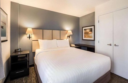 Doral House | Indulge in Home Like Comfort! 2 Modern Units, Kitchen, Pool, Pets Allowed!