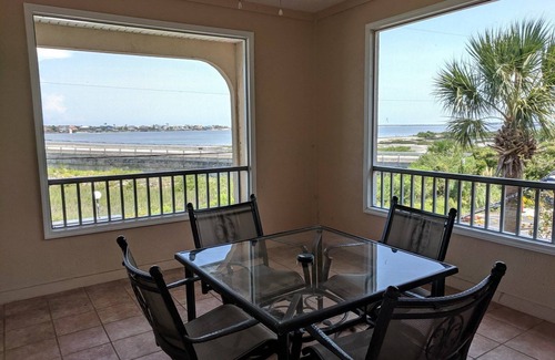 St. Augustine Apartment | Inn at Camachee Harbor Deluxe Suite 25 Full Kitchen